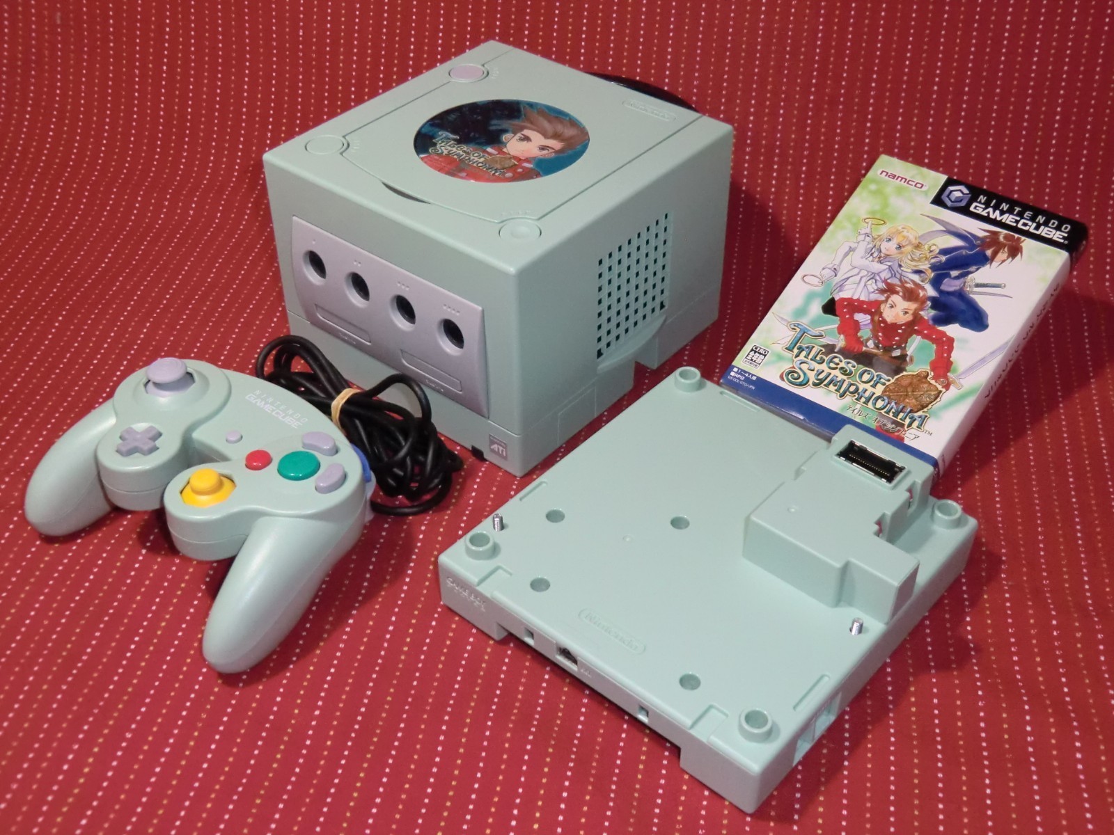 Nintendo-GAMECUBE-console-“Tales-of-Symphonia”-Limited-color-version-3-Games.jpg